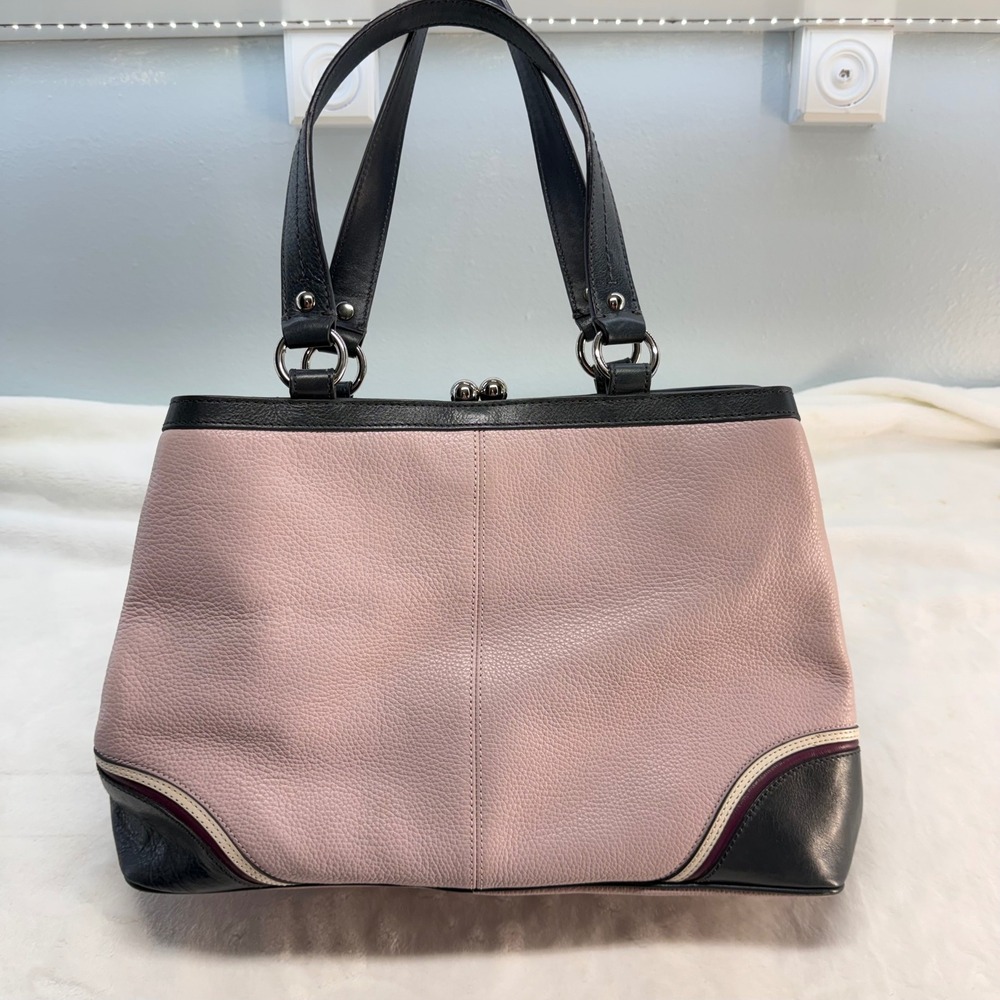 Coach Laura Spectator Satchel Lavender Leather Navy Detailing Kiss-Lock Closure - Picture 5 of 16